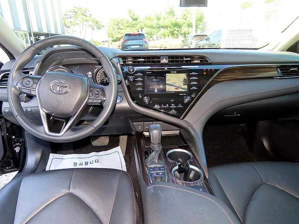 Toyota Camry — photo 07