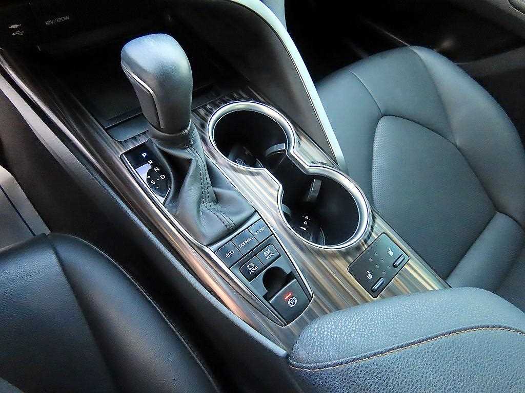 Toyota Camry — photo 10