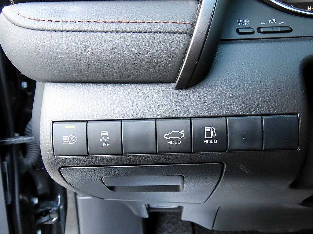 Toyota Camry — photo 11