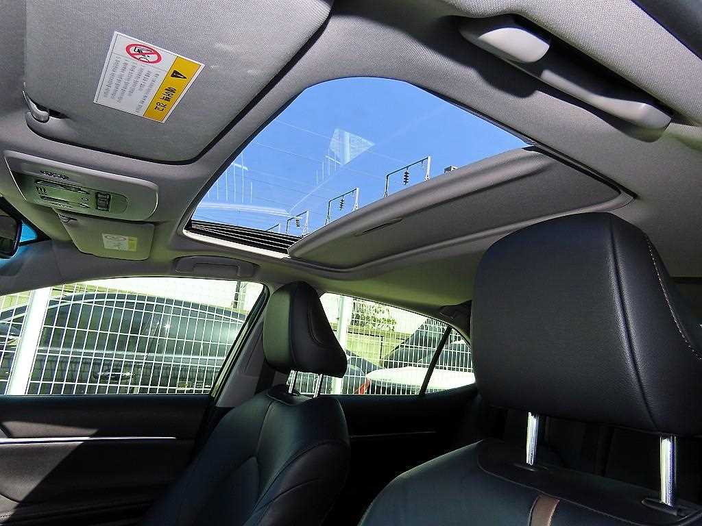 Toyota Camry — photo 18