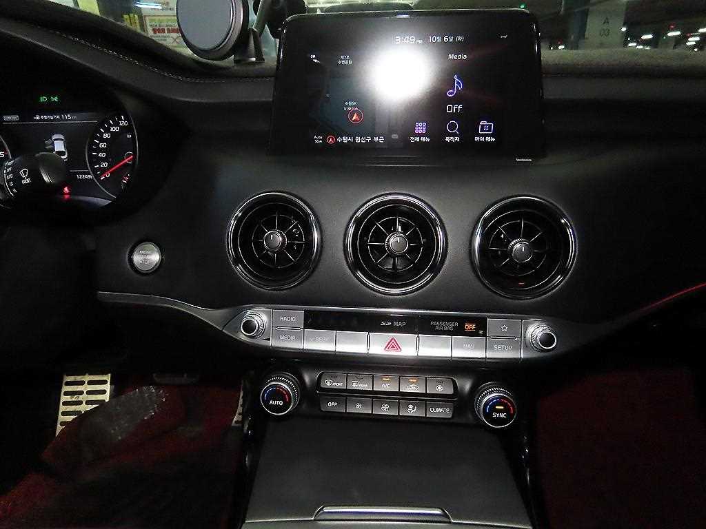 Kia Stinger — photo 11