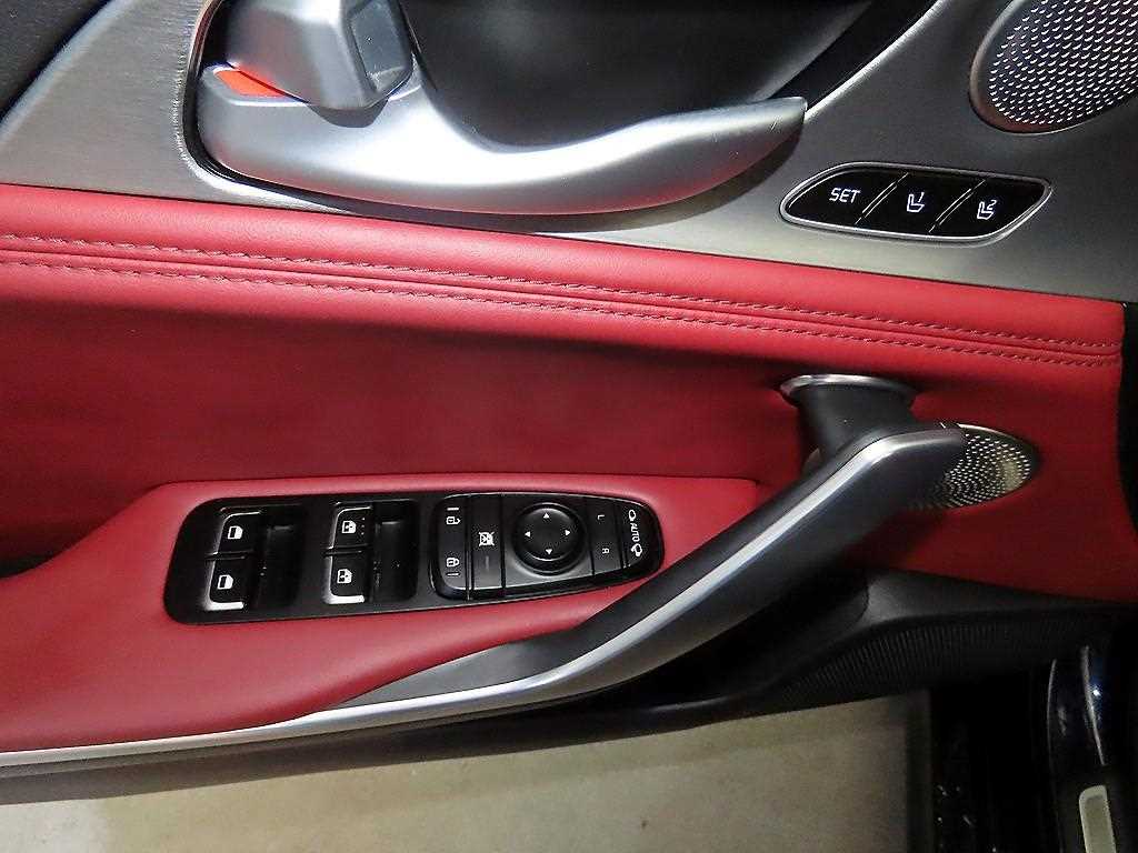 Kia Stinger — photo 13