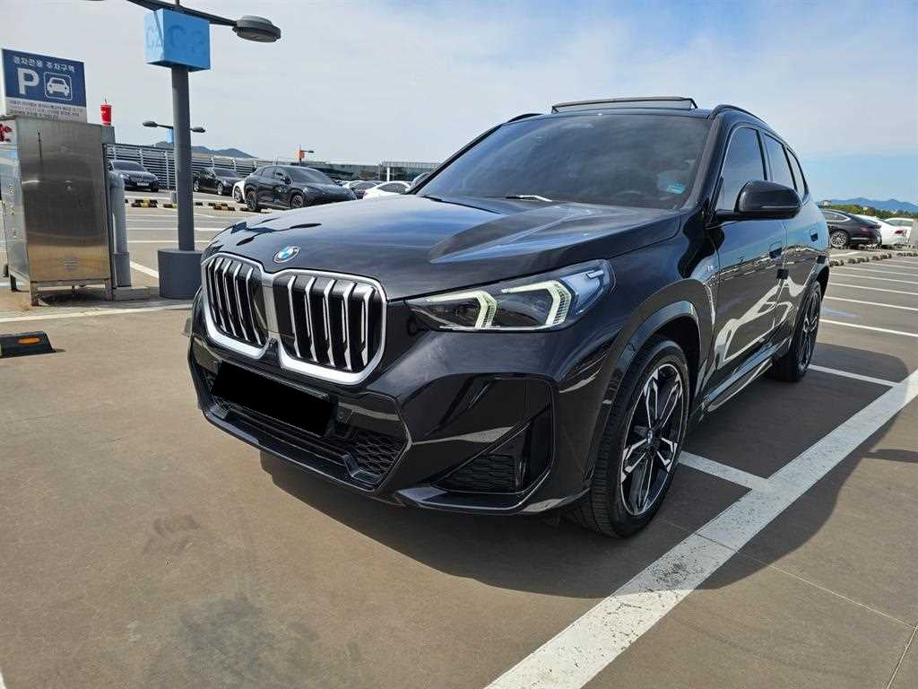 BMW X1 — photo 01