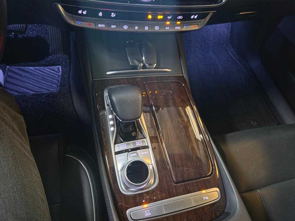 Kia K9 — photo 13