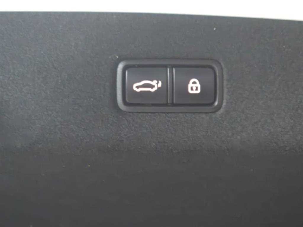 Kia K9 — photo 17
