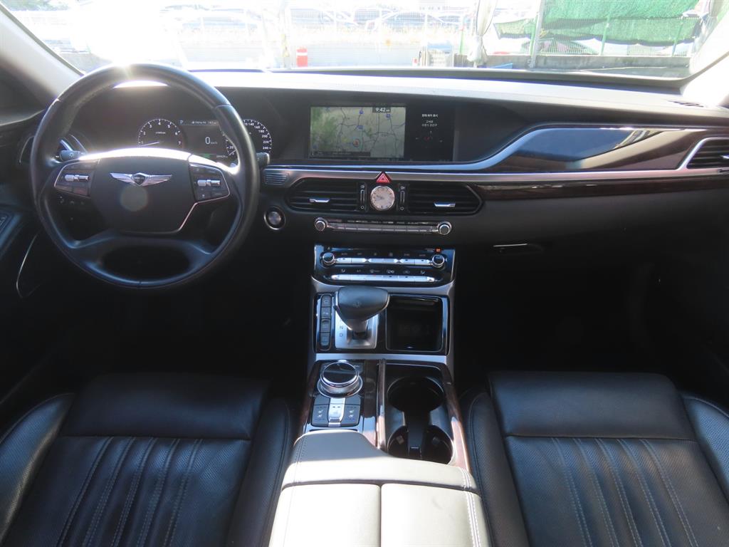 Genesis EQ900 — photo 09