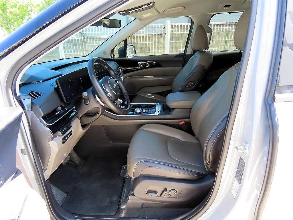 Kia Carnival — photo 05