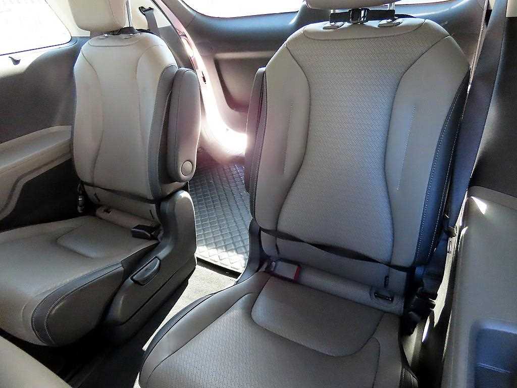 Kia Carnival — photo 07