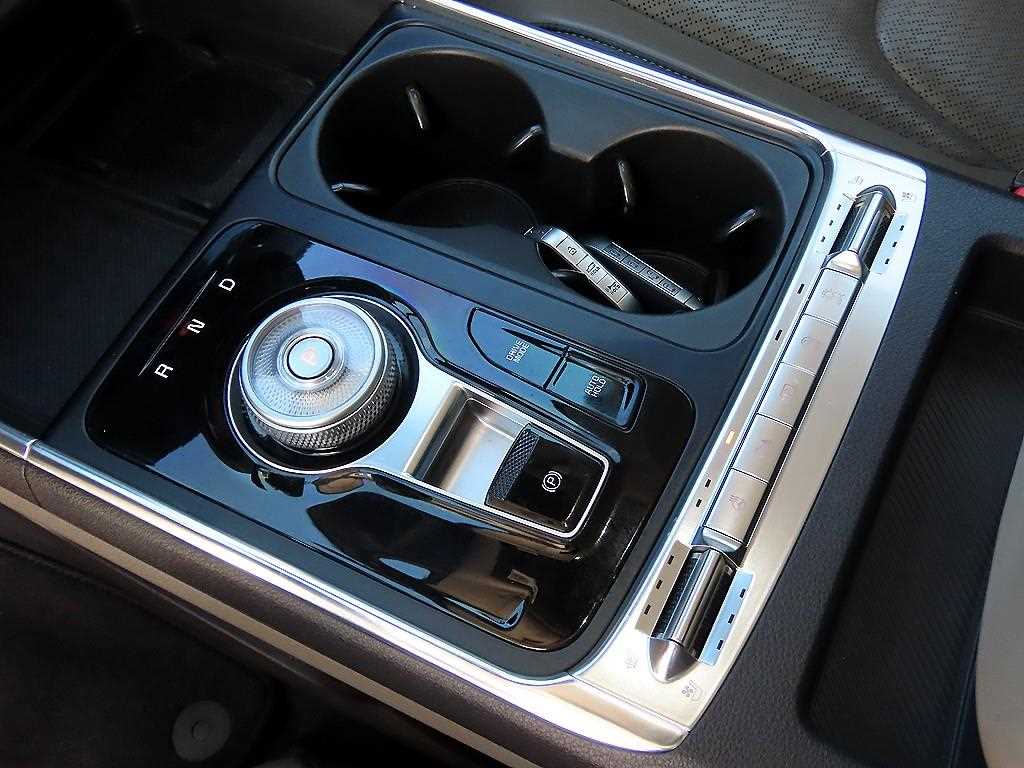 Kia Carnival — photo 12