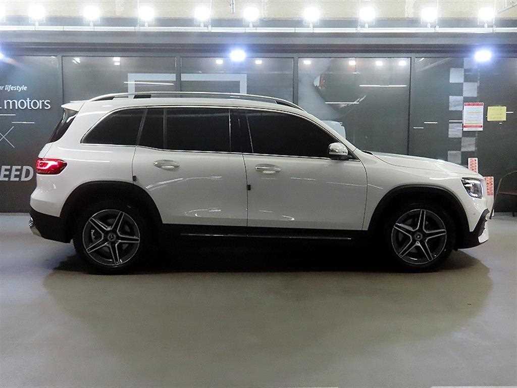 Mercedes-Benz GLB-Class — photo 03