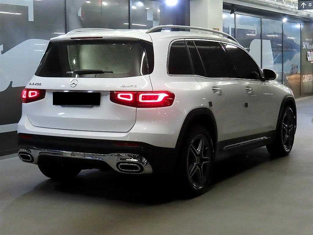 Mercedes-Benz GLB-Class — photo 04