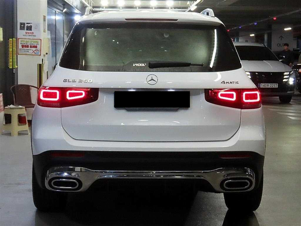 Mercedes-Benz GLB-Class — photo 05