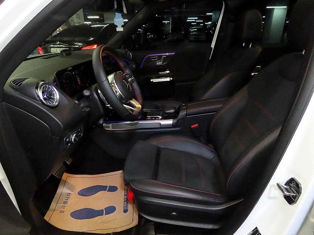 Mercedes-Benz GLB-Class — photo 06
