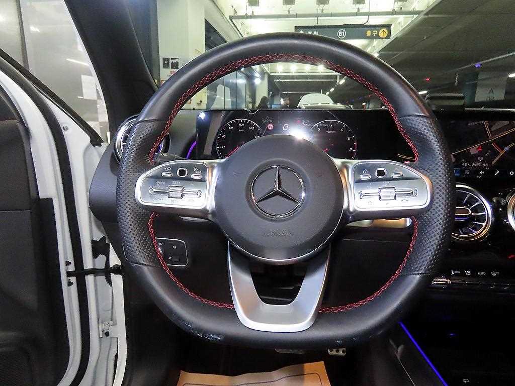 Mercedes-Benz GLB-Class — photo 08