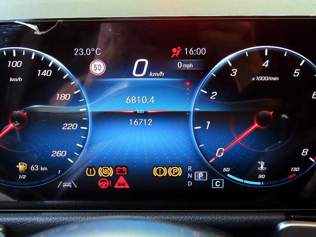 Mercedes-Benz GLB-Class — photo 09