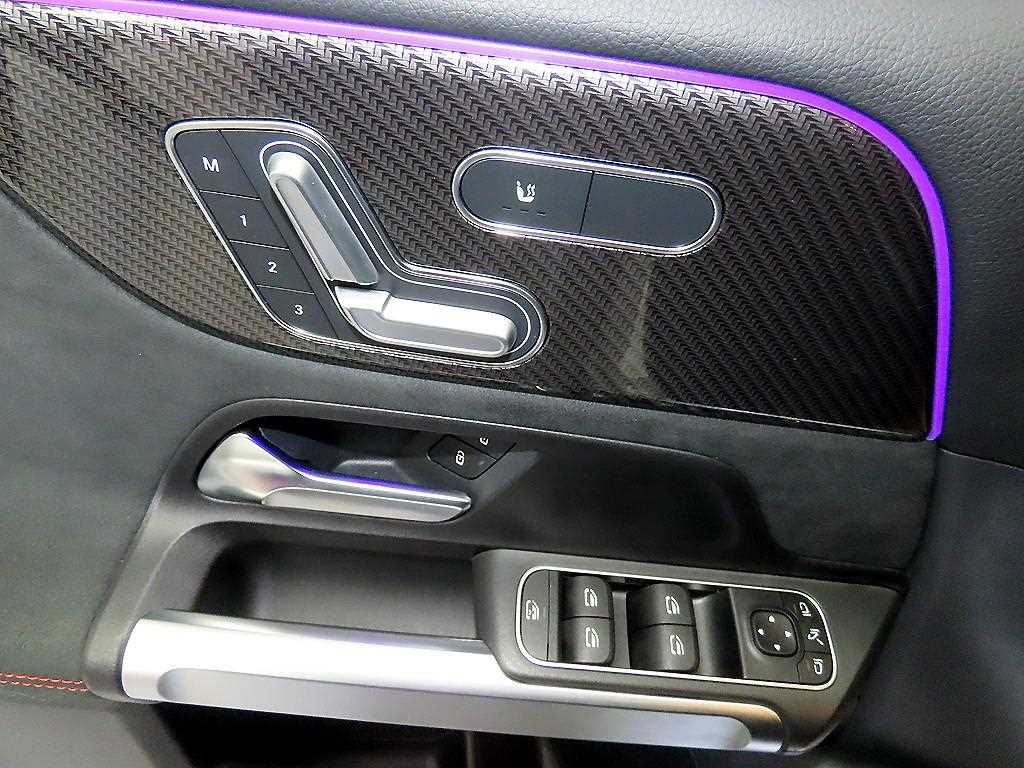 Mercedes-Benz GLB-Class — photo 14
