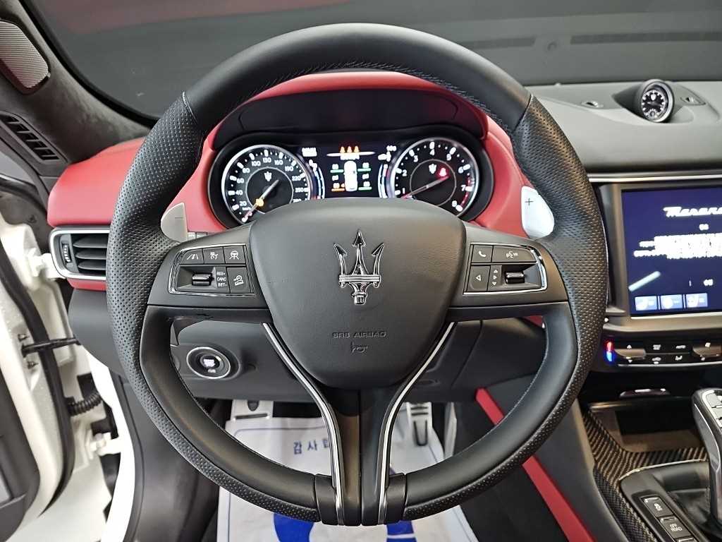 Maserati Levante — photo 09