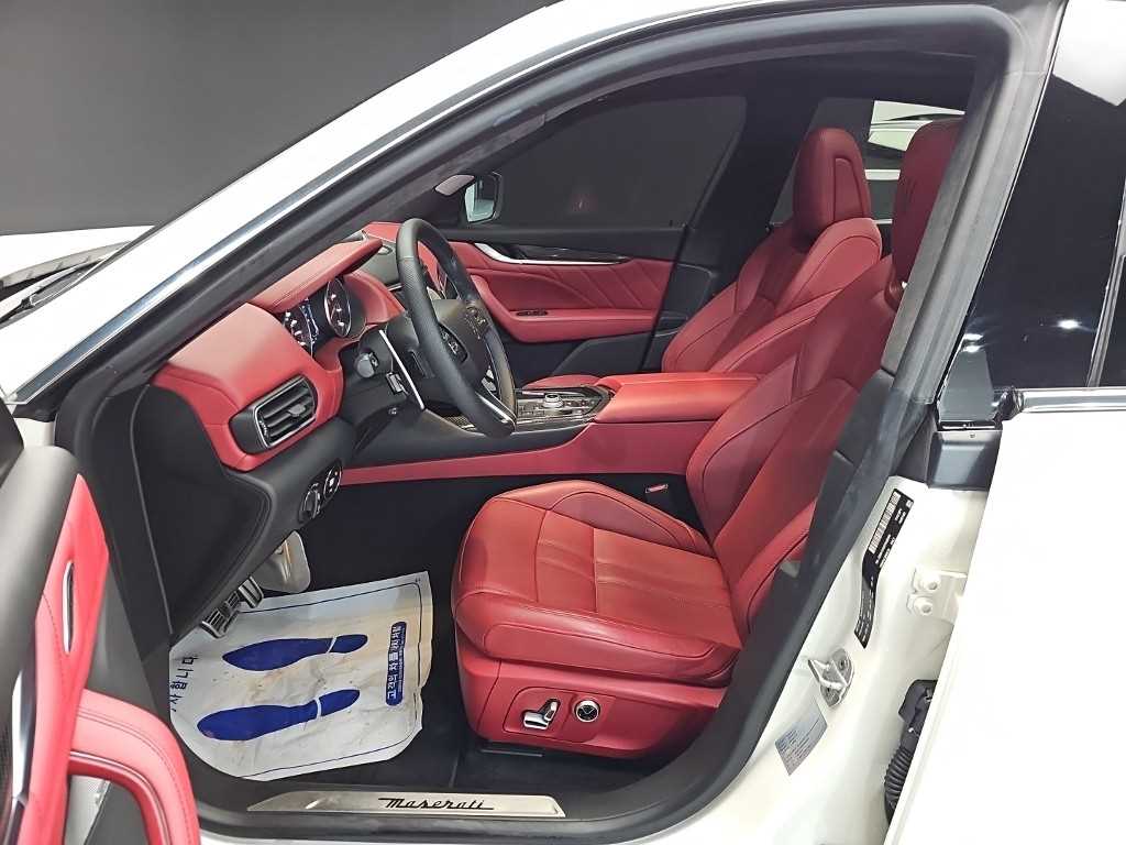 Maserati Levante — photo 11