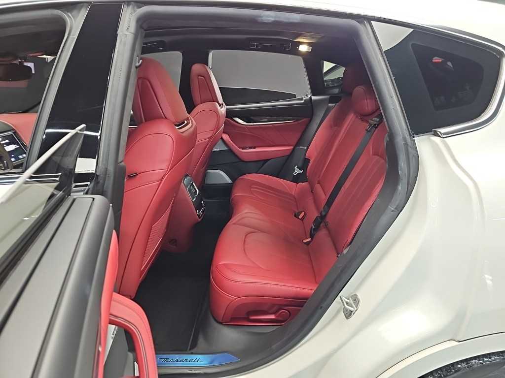 Maserati Levante — photo 12