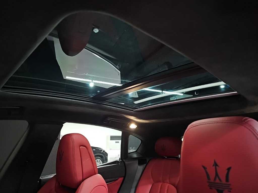 Maserati Levante — photo 14