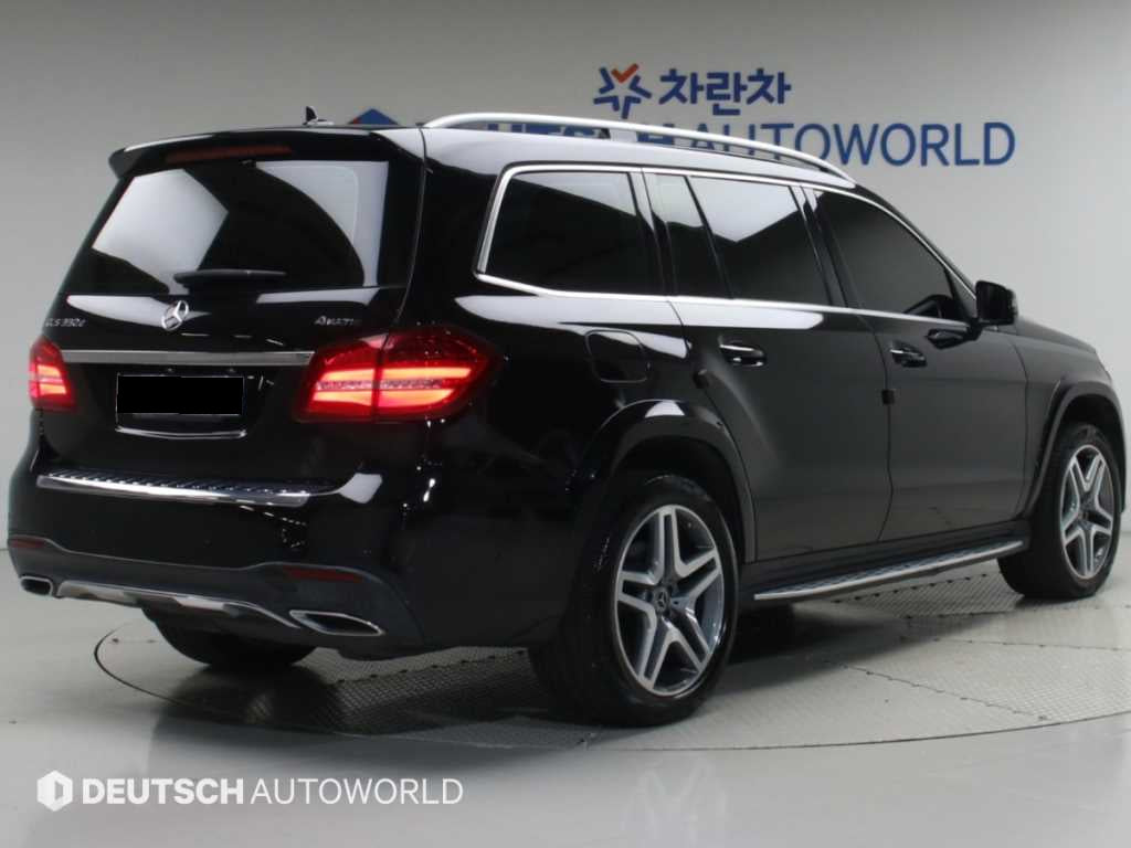 Mercedes-Benz GLS-Class — photo 02