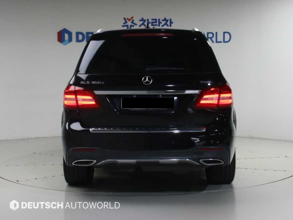 Mercedes-Benz GLS-Class — photo 04