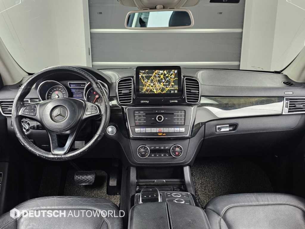 Mercedes-Benz GLS-Class — photo 07