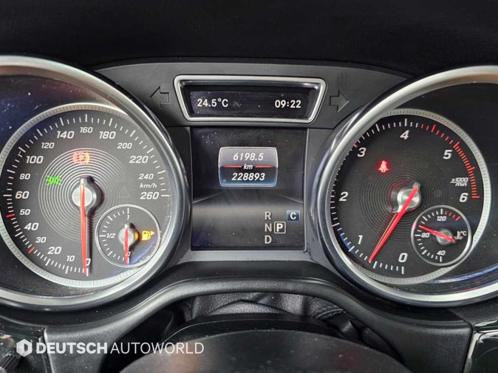 Mercedes-Benz GLS-Class — photo 08