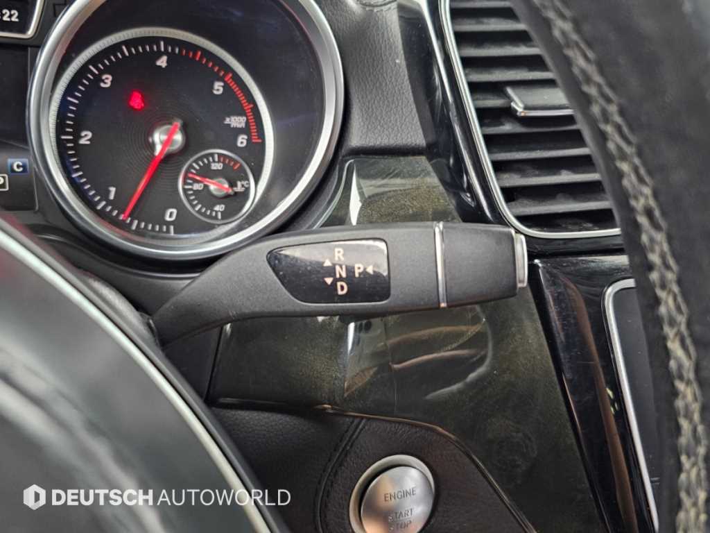Mercedes-Benz GLS-Class — photo 09