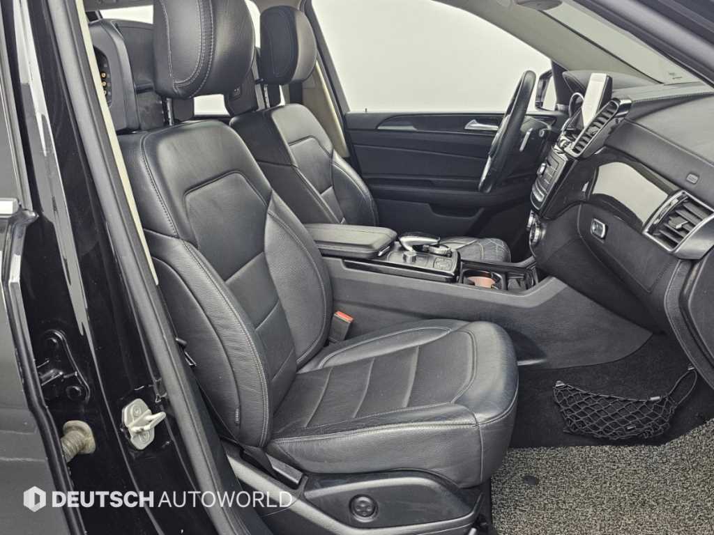Mercedes-Benz GLS-Class — photo 10