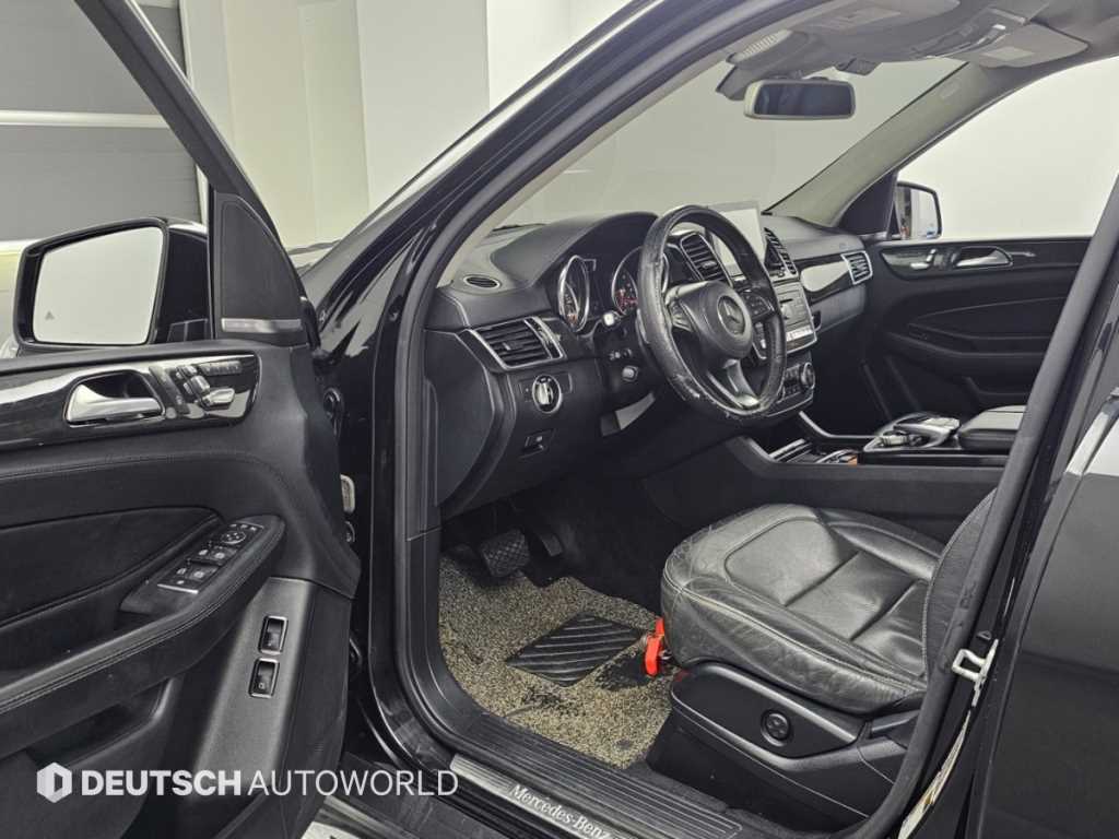 Mercedes-Benz GLS-Class — photo 11