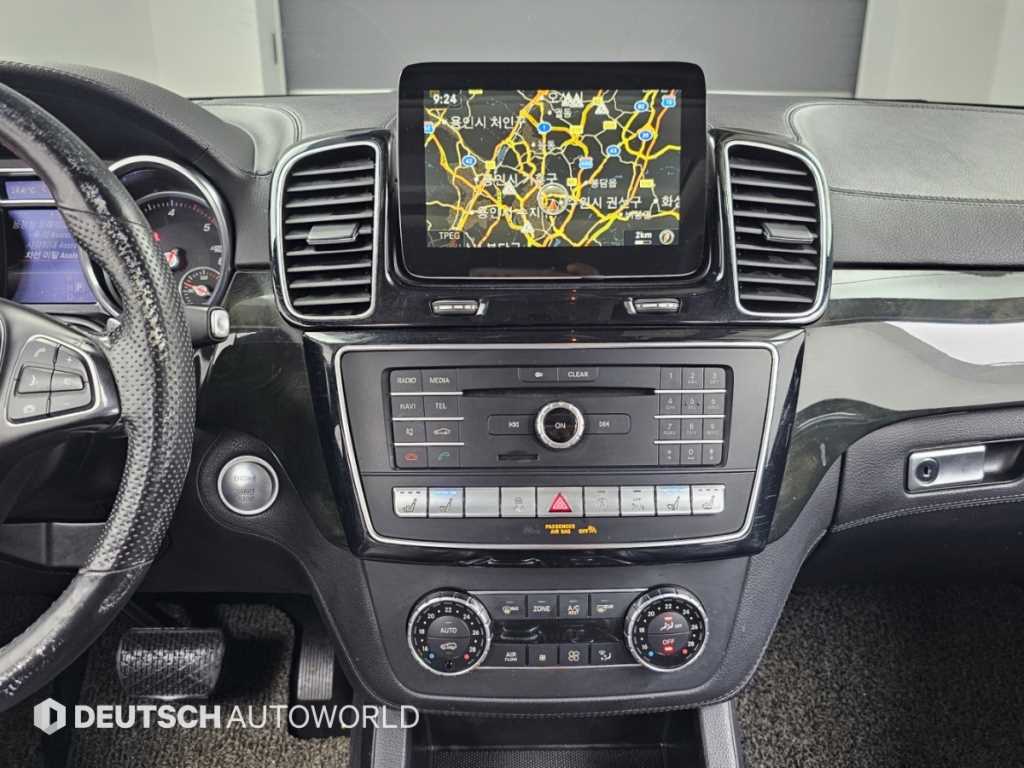 Mercedes-Benz GLS-Class — photo 14