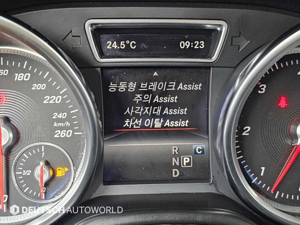 Mercedes-Benz GLS-Class — photo 17