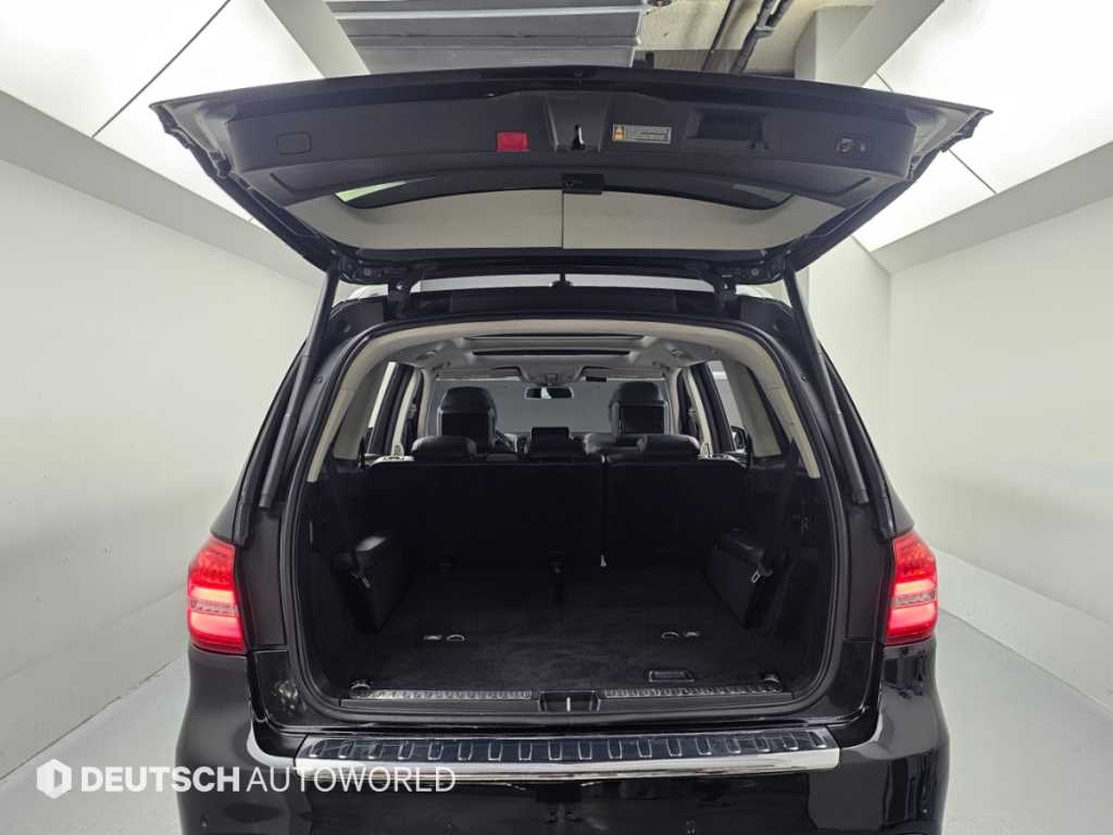 Mercedes-Benz GLS-Class — photo 19