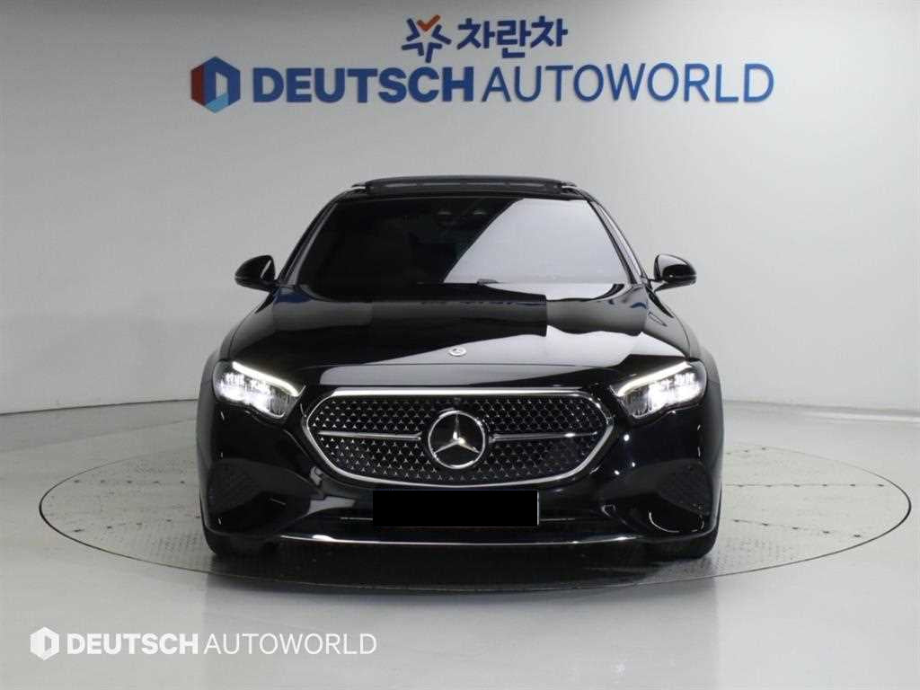 Mercedes-Benz E-Class — photo 03