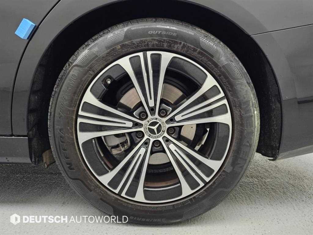 Mercedes-Benz E-Class — photo 05