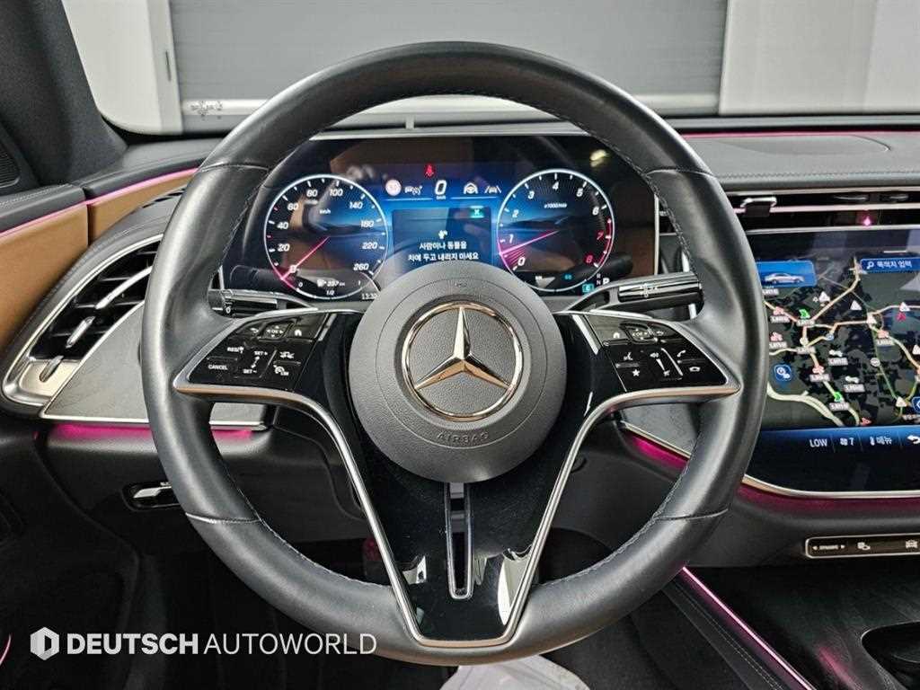 Mercedes-Benz E-Class — photo 13