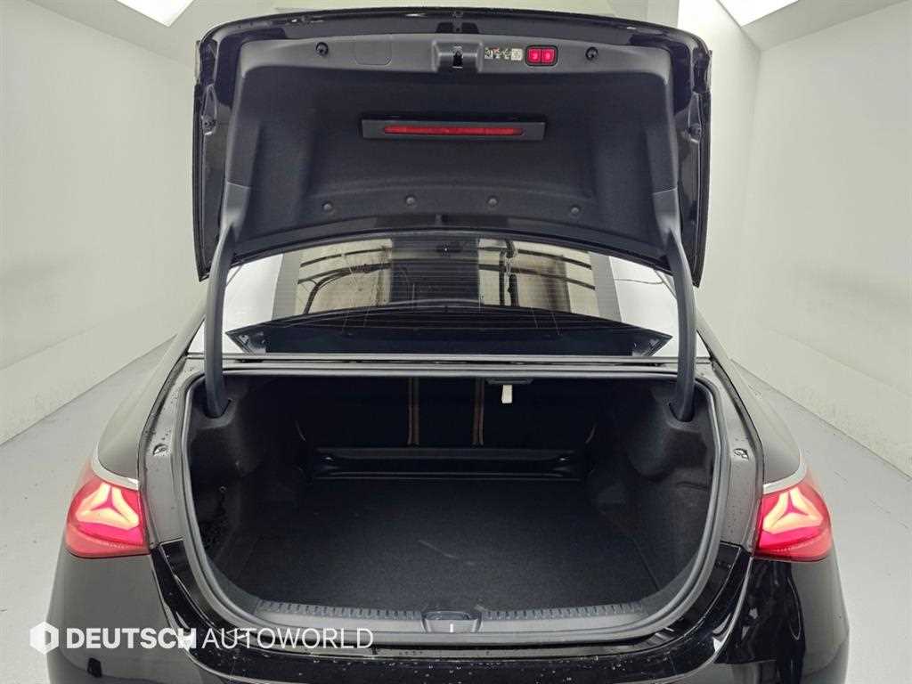 Mercedes-Benz E-Class — photo 19