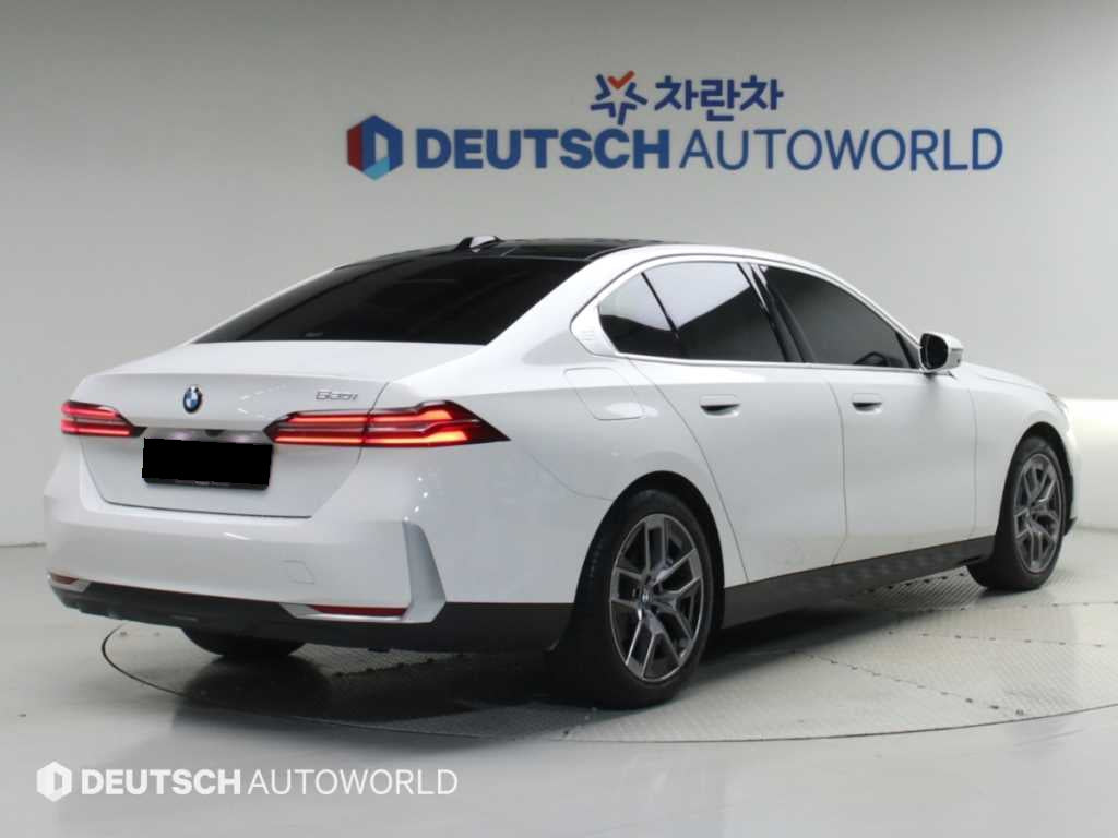 BMW 5-Series — photo 02