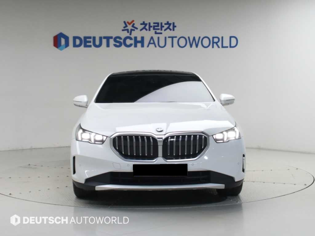 BMW 5-Series — photo 03