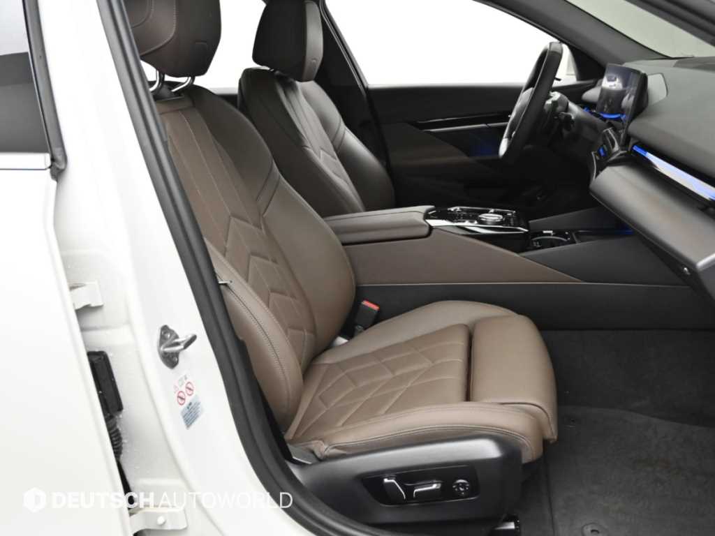 BMW 5-Series — photo 10