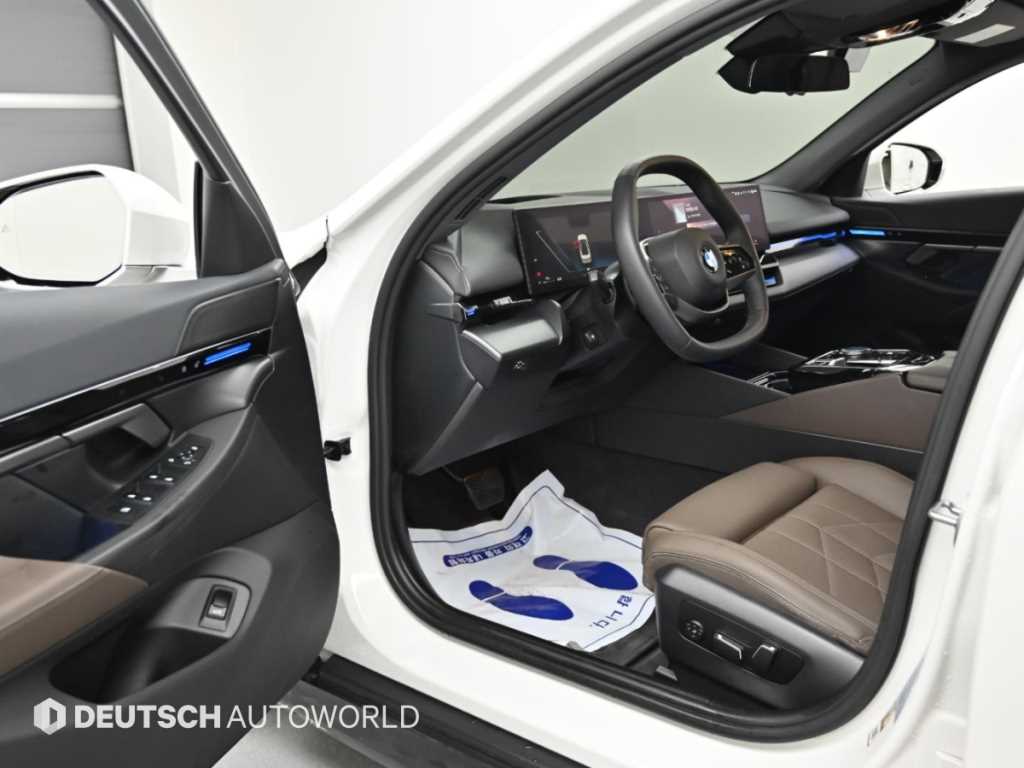 BMW 5-Series — photo 11