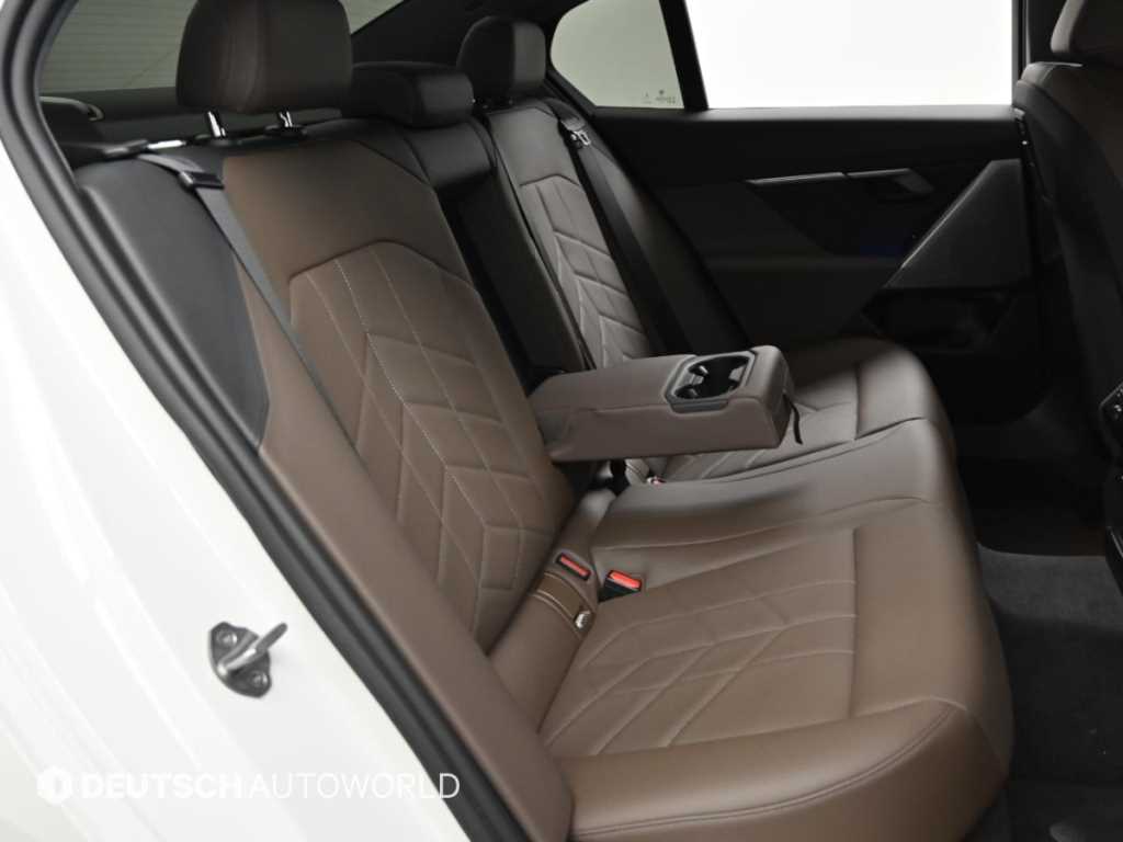 BMW 5-Series — photo 12
