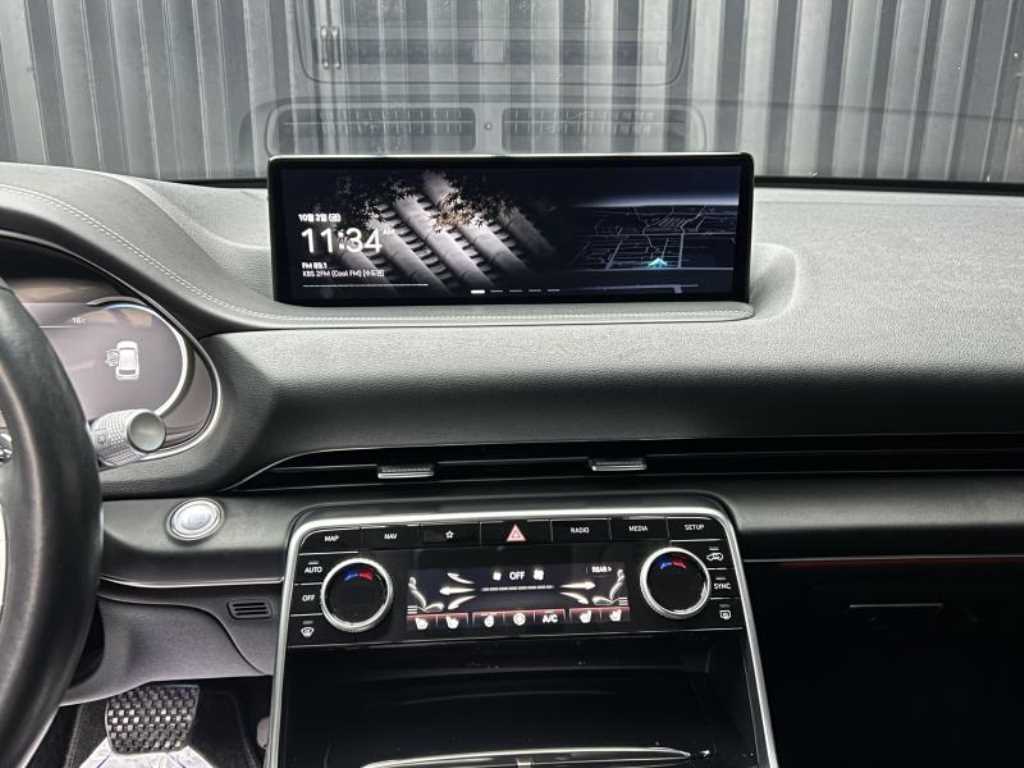 Genesis GV80 — photo 11