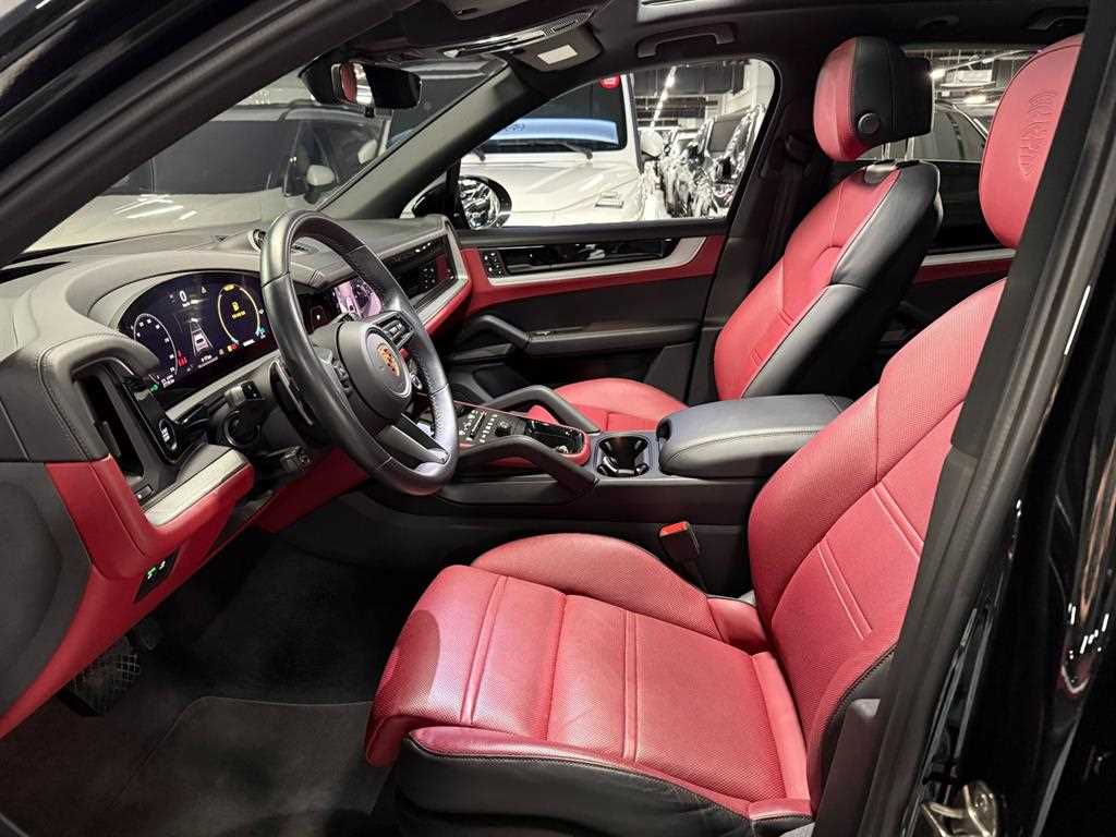 Porsche Cayenne — photo 10