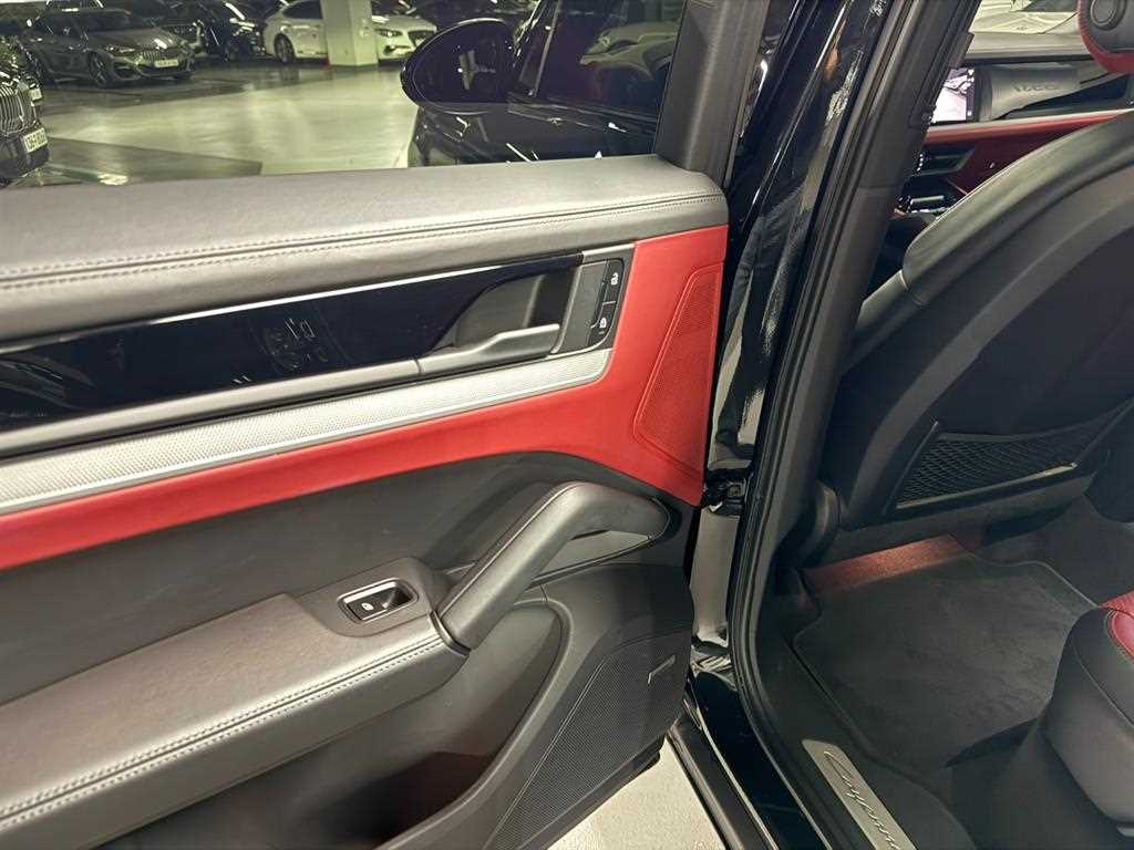 Porsche Cayenne — photo 15