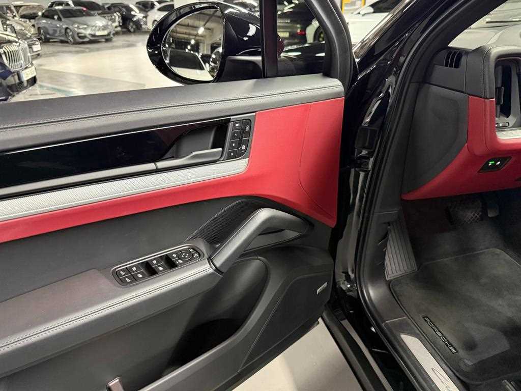 Porsche Cayenne — photo 17