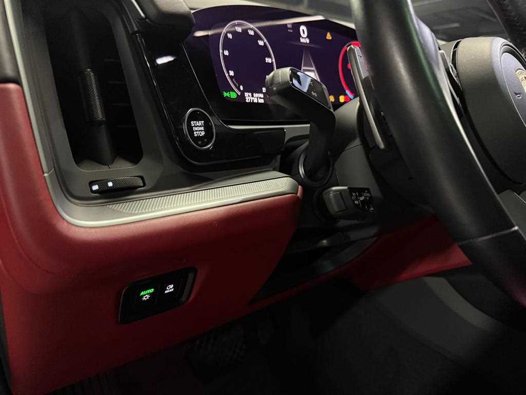 Porsche Cayenne — photo 18