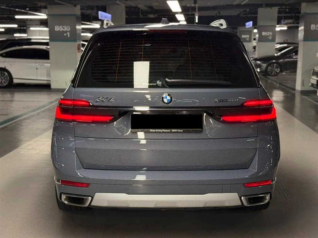 BMW X7 — photo 04