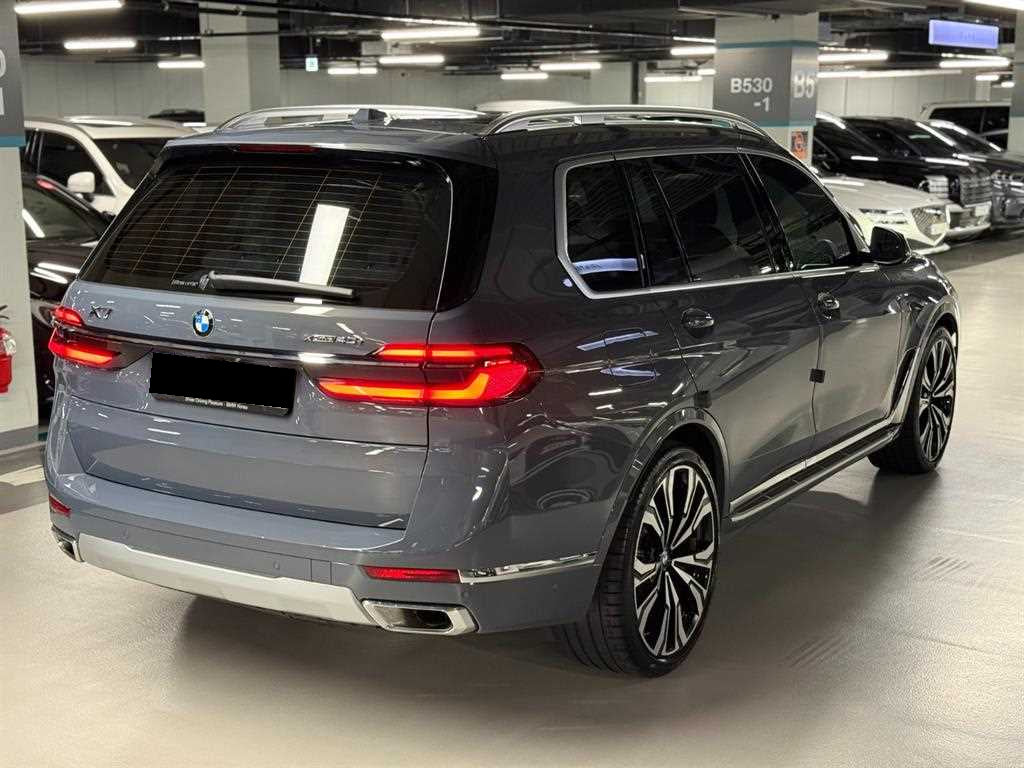 BMW X7 — photo 05